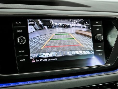 Certified 2022 Volkswagen Taos SEL w/ Panoramic Sunroof Package image 20