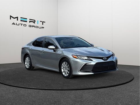 Used 2022 Toyota Camry LE image 1