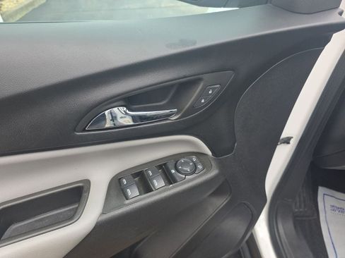 Used 2024 Chevrolet Equinox LS FWD image 14