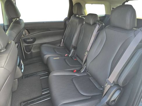 Used 2025 Kia Carnival SX w/ SX Dark Edition Package FWD image 19