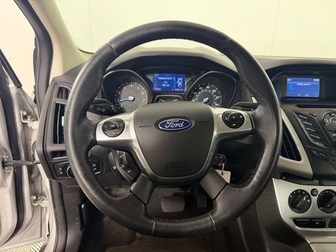 Used 2014 Ford Focus SE w/ Equipment Group 201A FWD image 11