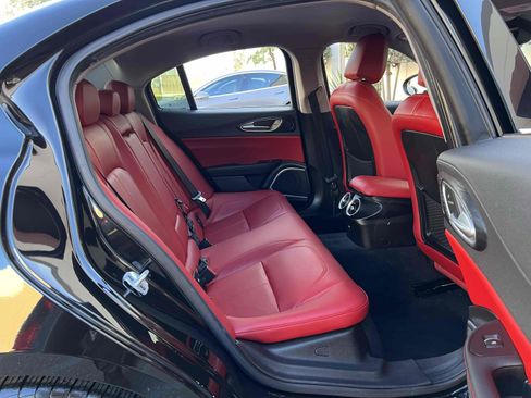 Used 2019 Alfa Romeo Giulia image 30