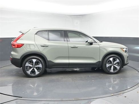 Used 2023 Volvo XC40 B5 Plus w/ Protection Package Premier image 8