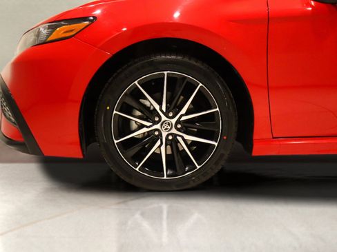 Used 2024 Toyota Camry SE image 7