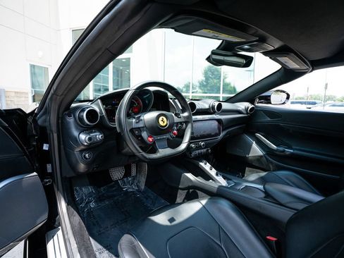 Used 2019 Ferrari Portofino RWD image 29