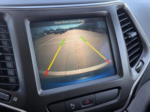 Used 2019 Jeep Cherokee Trailhawk w/ Comfort/Convenience Group image 12