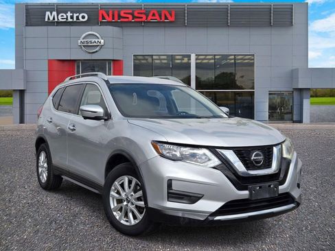 Used 2018 Nissan Rogue SV w/ Premium Package FWD image 1