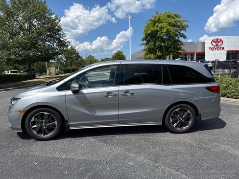 Used 2023 Honda Odyssey Elite image 3