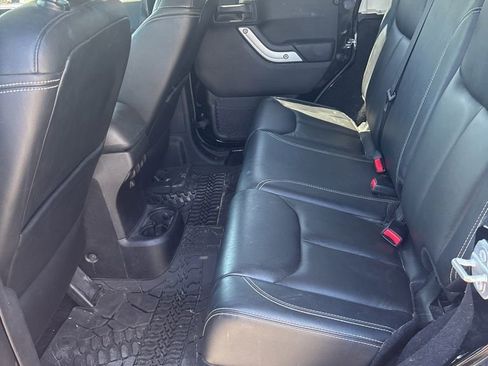 Used 2016 Jeep Wrangler Unlimited Sahara w/ Connectivity Group AWD/4WD image 11