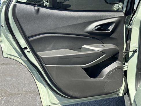 Used 2024 Chevrolet Trax RS w/ Sunroof Package image 13