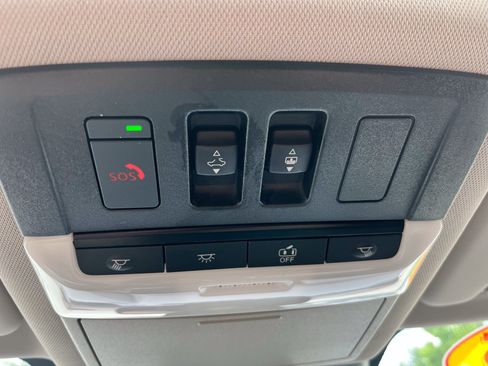 Used 2025 Nissan Rogue Platinum w/ Tech Package AWD/4WD image 31