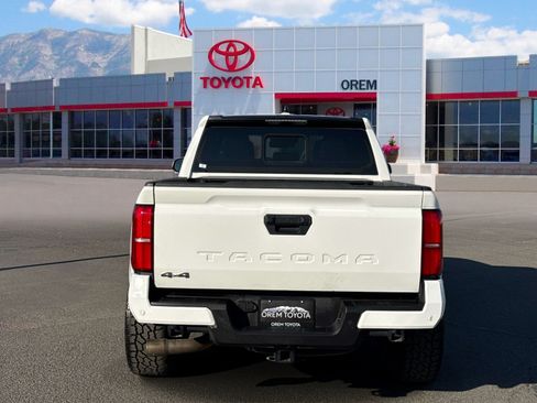 Used 2025 Toyota Tacoma SR5 AWD/4WD image 5