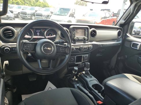 Used 2019 Jeep Wrangler Unlimited Sport AWD/4WD image 8