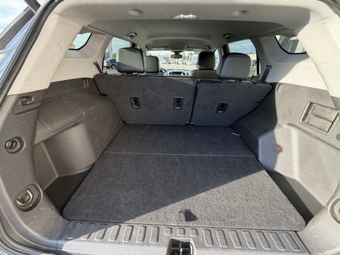 Used 2024 GMC Terrain SLT image 12