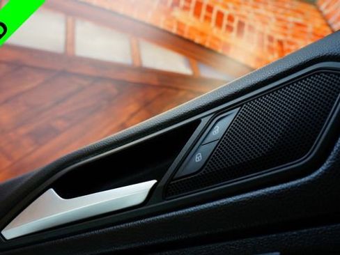 Used 2021 Volkswagen Tiguan SE w/ Panoramic Sunroof Package image 30