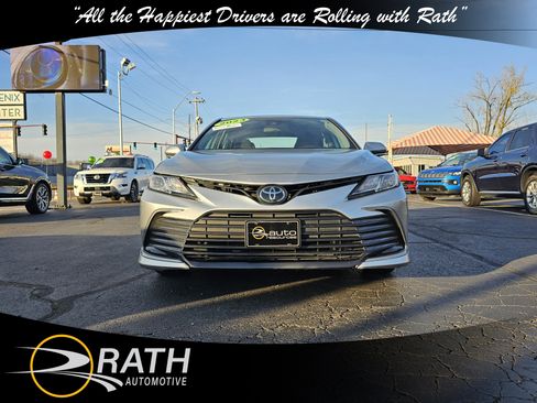 Used 2023 Toyota Camry LE image 3
