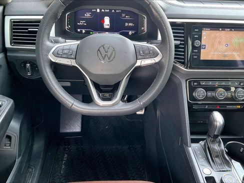 Used 2022 Volkswagen Atlas SEL Premium image 8