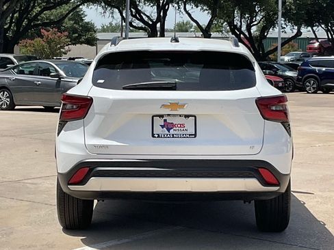 Used 2025 Chevrolet Trax LT FWD image 5