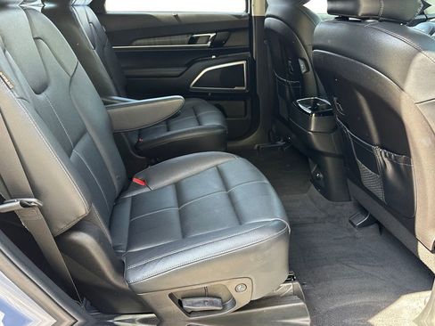 Used 2023 Kia Telluride EX w/ EX Captain's Chair Package AWD/4WD image 17