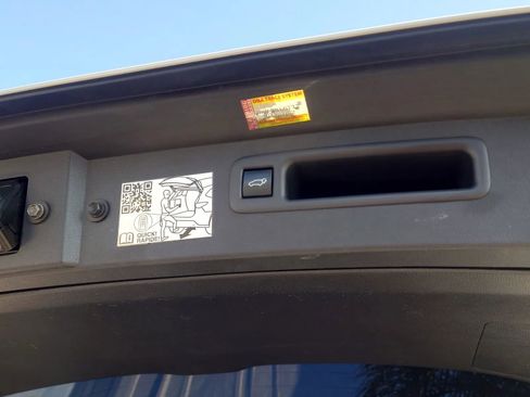 Used 2023 Toyota Highlander Bronze Edition image 8