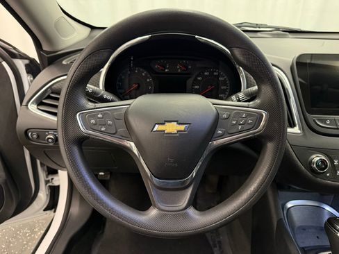 Used 2020 Chevrolet Malibu LT image 12