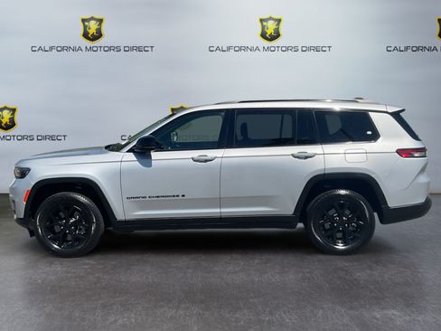 Used 2024 Jeep Grand Cherokee L Laredo AWD/4WD image 8