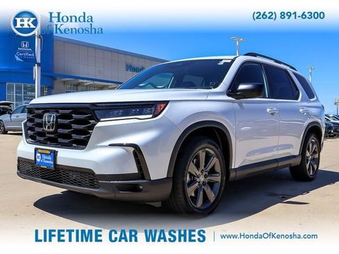 Certified 2025 Honda Pilot Sport image 1