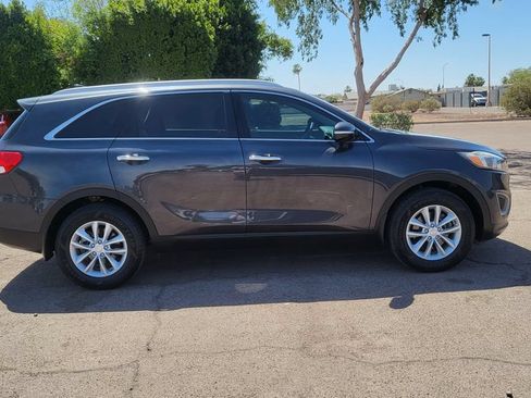 Used 2018 Kia Sorento FWD image 10