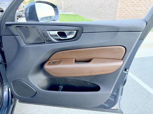 Used 2019 Volvo XC60 T5 Inscription image 28