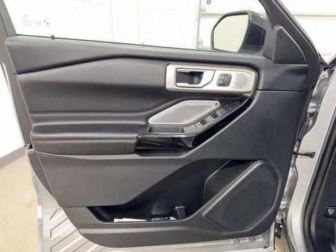 Used 2023 Ford Explorer Platinum w/ Technology Package image 10