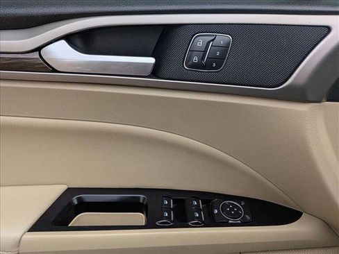 Used 2016 Ford Fusion Energi SE image 16