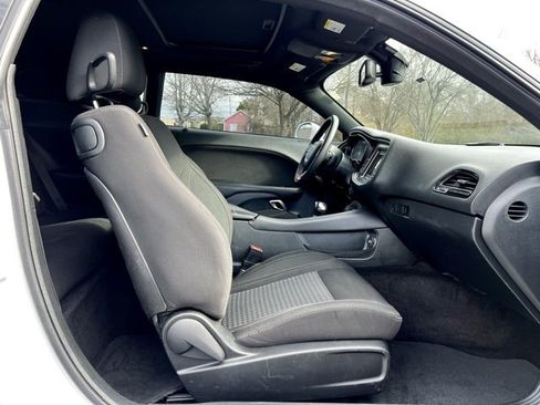 Used 2018 Dodge Challenger SXT image 17
