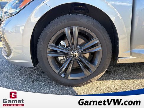 Certified 2023 Volkswagen Jetta SE w/ Panoramic Sunroof Package image 17