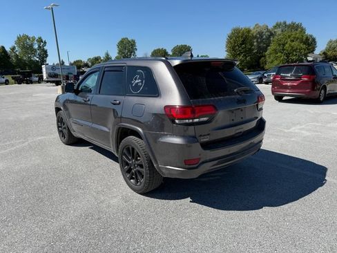 Used 2019 Jeep Grand Cherokee Altitude AWD/4WD image 3