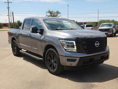 Used 2023 Nissan Titan SV w/ SV Convenience Package AWD/4WD image 6
