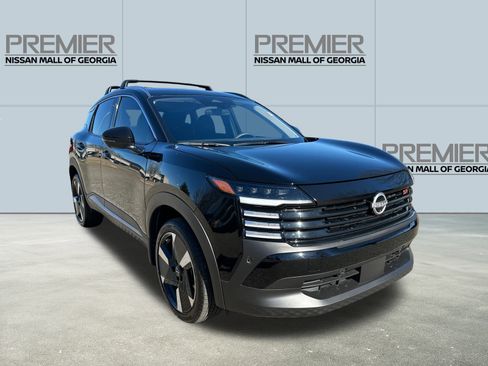 Used 2025 Nissan Kicks SR image 3