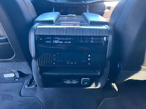 Used 2022 Jeep Wagoneer Series III image 31