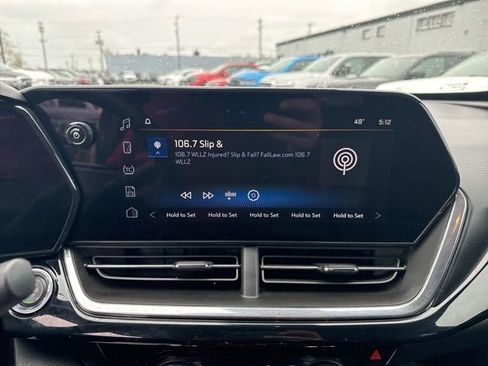 Used 2024 Chevrolet Trax RS w/ Sunroof Package FWD image 16
