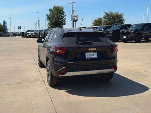 New 2026 Chevrolet Trax LT w/ LT Convenience Package FWD image 8