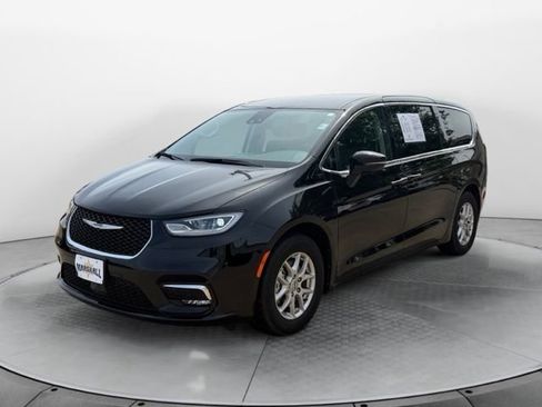 Used 2024 Chrysler Pacifica Touring-L FWD image 6