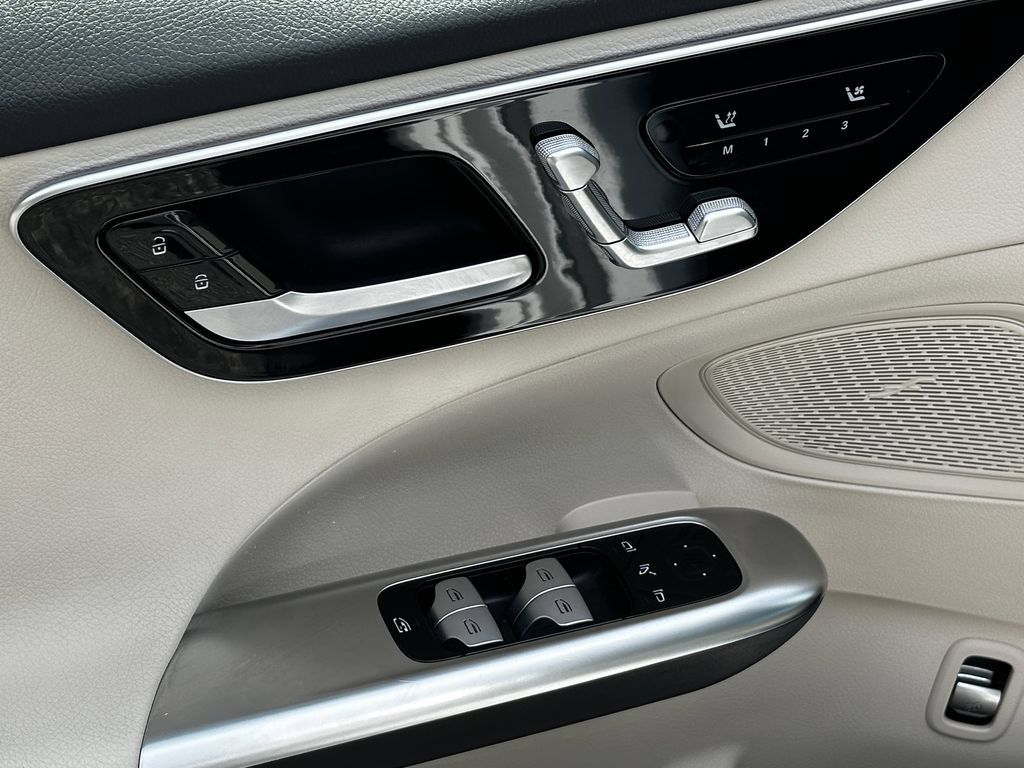 Certified 2025 Mercedes-Benz C 300 Sedan image 12