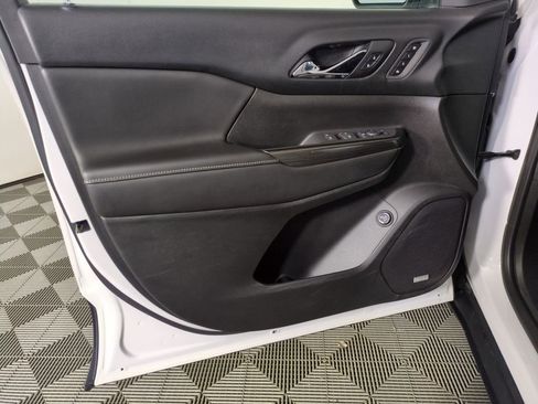 Used 2018 GMC Acadia SLT AWD/4WD image 13