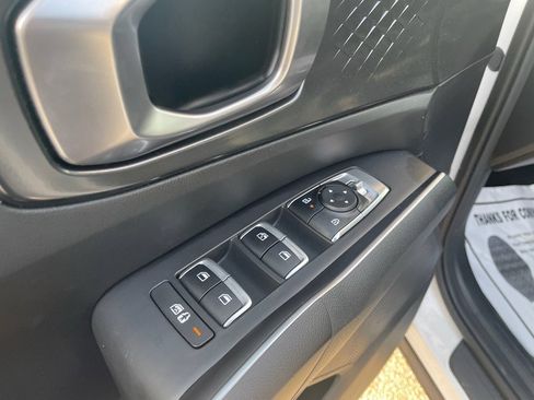 Used 2025 Kia Sorento S image 9