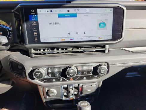 Used 2024 Jeep Wrangler Sahara image 13