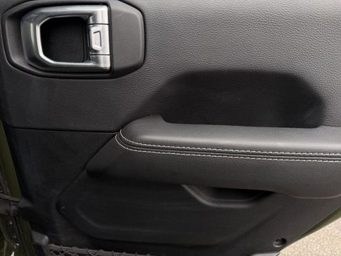 Used 2021 Jeep Wrangler Unlimited Sahara image 32