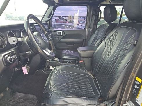 Used 2021 Jeep Gladiator Overland AWD/4WD image 9