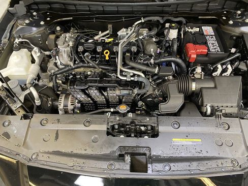 Used 2025 Nissan Altima 2.5 SV FWD image 10