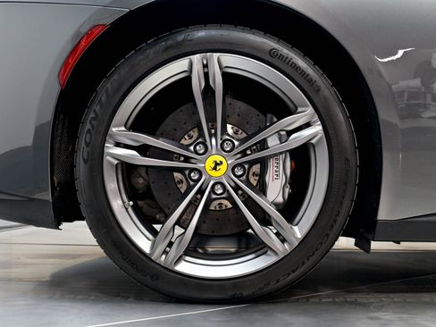 Used 2017 Ferrari GTC4Lusso AWD/4WD image 23