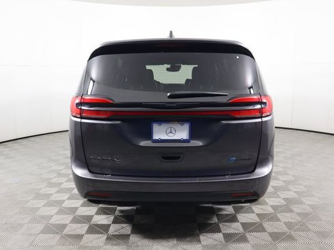 Used 2022 Chrysler Pacifica Touring-L w/ S Appearance Package image 6