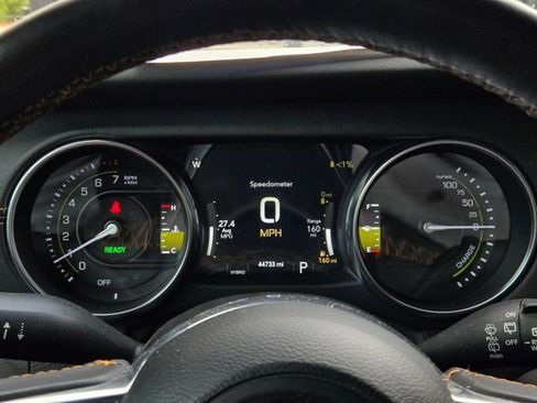 Used 2023 Jeep Wrangler Unlimited Sahara image 10